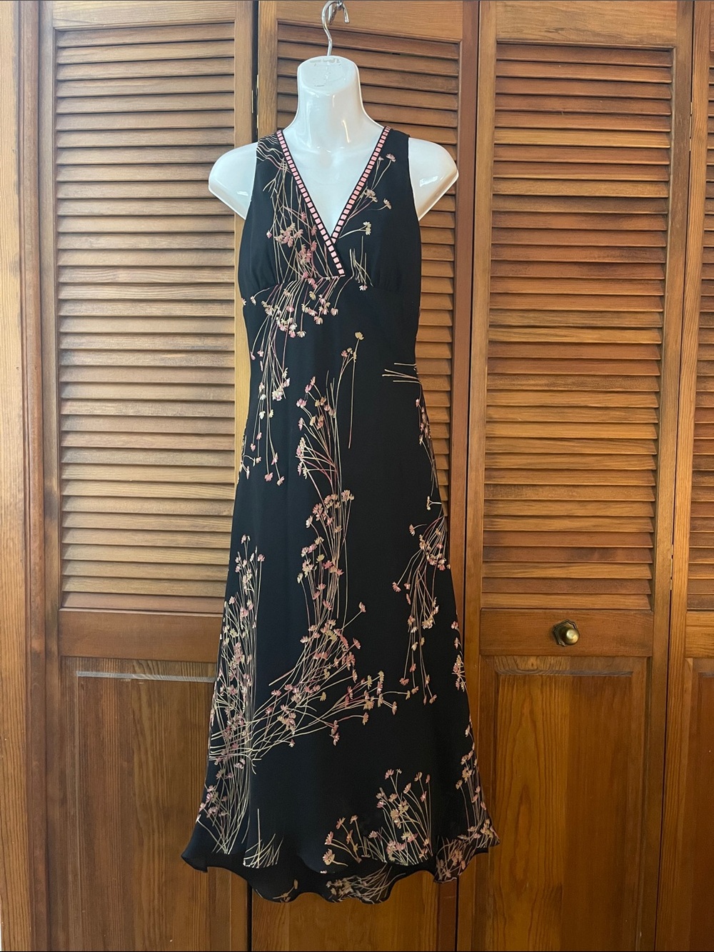 Boutique Black /pink Floral V-Neck midi Dress